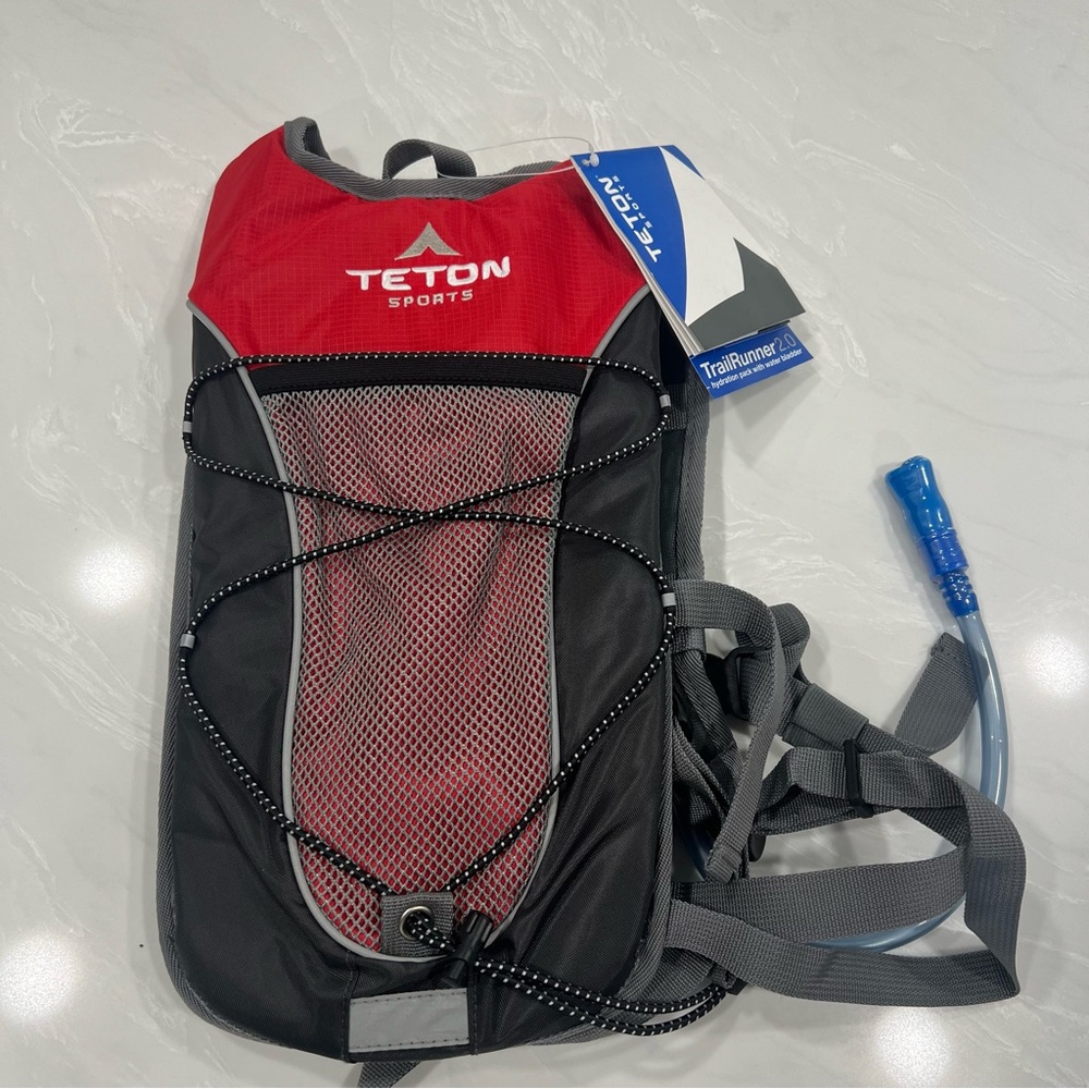 Hydration Bag Teton Sports 2Liter/70oz TrailRunner2.0 Safety Whistle Comfortable